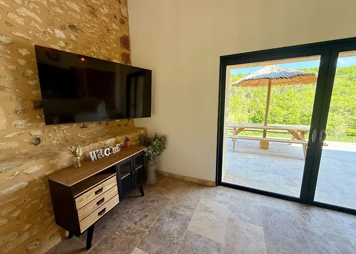 펜션 De Charme Avec Piscine 4